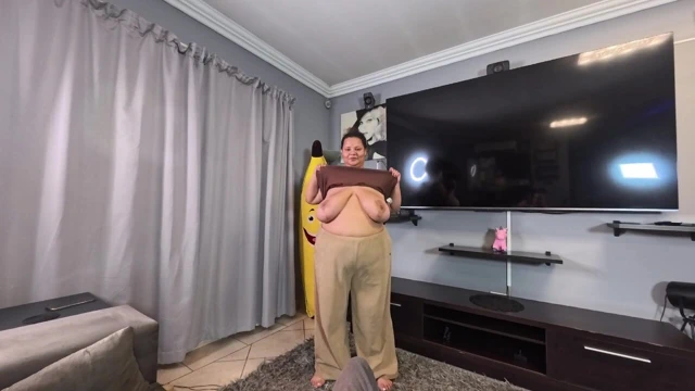 Helping out my perverted stepbrother by jerking and sucking his dick