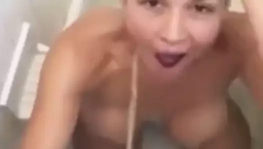 güzel sarışın işemek oyun