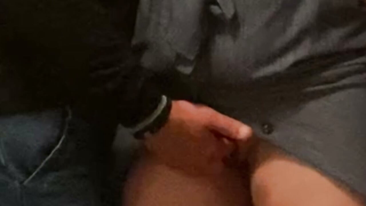 Bir yabancıdan sulu amcığı parmakla sikmesini istiyorum