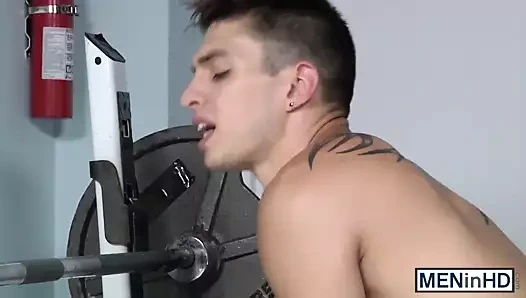 Anthony jaxtons horoz tarafından raylı alır