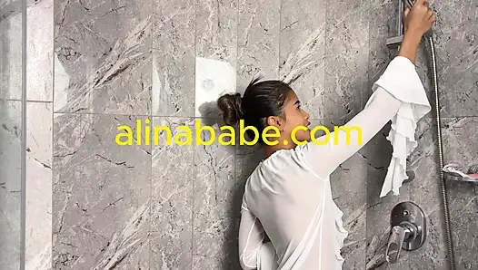 Banyoda solo amatör Taylandlı duş hakimiyeti