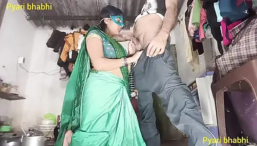 Göt amcık sikiyor yarak emiyor göğüslerini emiyor memeden süt emiyor ve domaltarak yarağa oturuyor ve doğrudan Hintçe seste yatıyor