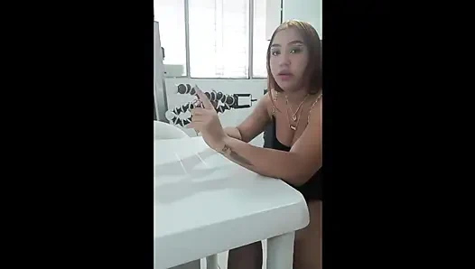 Я хочу быть Тикток, но мой бойфренд говорит мне, что лучше показать мою, это правда?