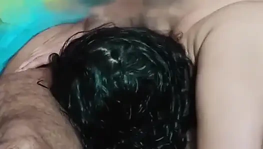 Arkadaşım hepsini filme alırken ateşli karıma döl veriyorum - gerçek amatör evli kadın değiş tokuş yapıyor