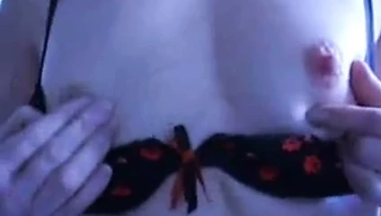 Hint karısı göğüsler basın