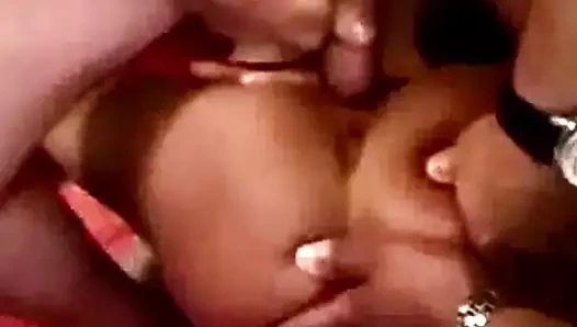 Sürtüğü sikiyor, devine c qui?