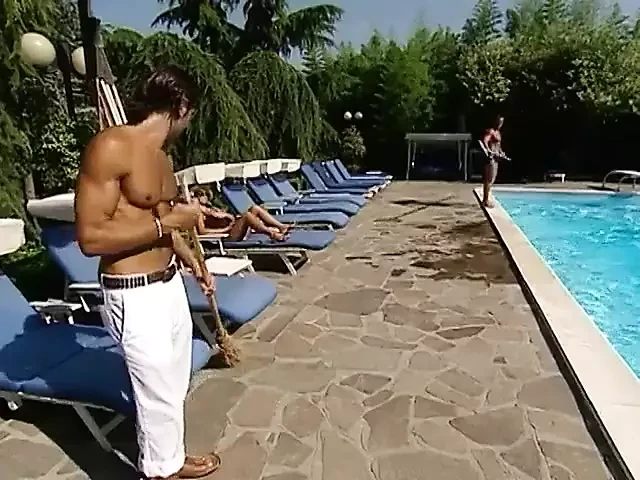 Bu aç sürtük için 3 yarak