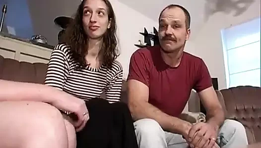 Ben yeni eş değiştirme deneyimleri kazanmak için yardım arayan bir Alman ev hanımıyım