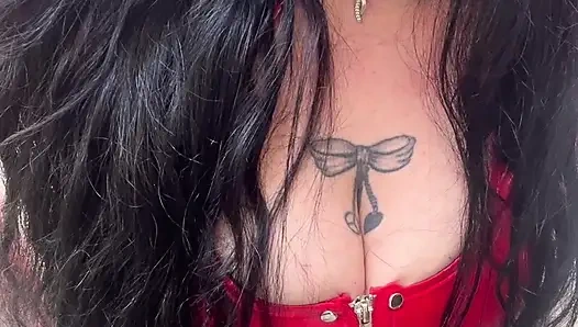 Kirli ayaklarımı temizliyordum...