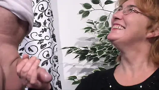 Olgun Alman güzellik ateşli nineyle yarak paylaşıyor