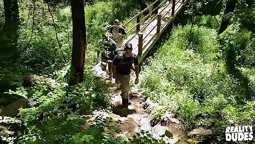 Reality dudes - Jax Thirio Kyle Connors'ın deliğini yalıyor ve parker hayes her anı yakarken onu sert sikiyor