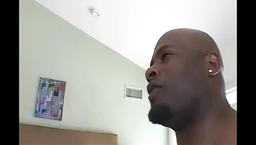 2 büyük siyah horoz bir nemfomanyağı sikiyor!! - Cilt #01