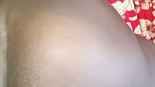 Joss'un büyük kalçalarına sürttüm.