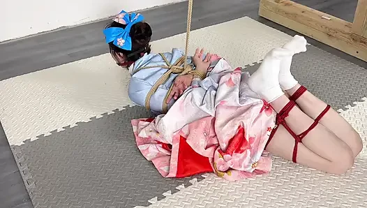 Güneşli bir günde kimono giymenin doruk versiyonu