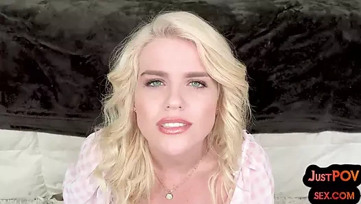 Amatör bakış açısı orta yaşlı seksi kadın yarak boğazladıktan sonra amından sikiliyor