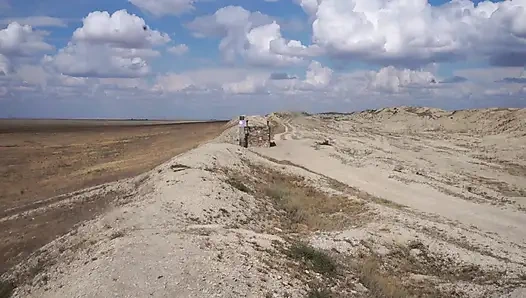 Kızıl bayraklı tepenin tepesinde