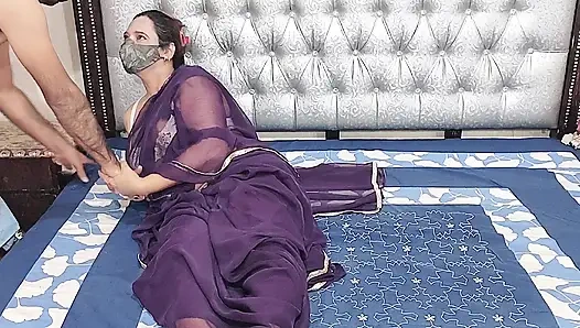 Kocası banyo yaptıktan sonra yatak odasına geliyor ve ateşli karısını sikiyor Hintli teyze ki seks xxxxx videosu