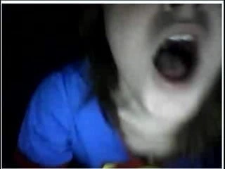 Videochatru göğüslerini ve götünü gösteriyor