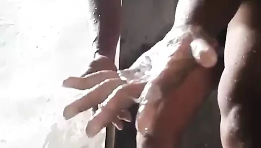 Eşcinsel seks : Endonezyalı eşcinsel, boşalıyor