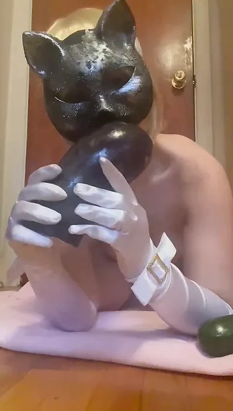 Mi concha tan desesperada por cualquier fruta