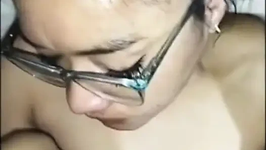 Komşumu tekrar siktim, yarağı içeride hissettiği için mutlu