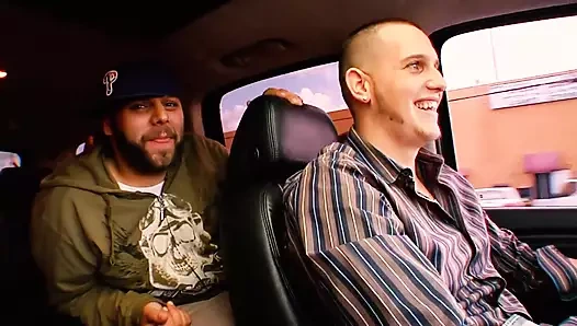 Naomi Cruz boşalana kadar uzun sert bir yarağa biniyor ve sonra yüzüne boşalana kadar