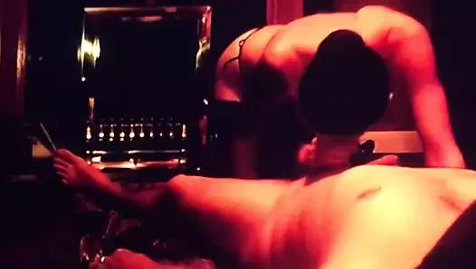 Karısı en iyi arkadaşına doğum günü hediyesi verir