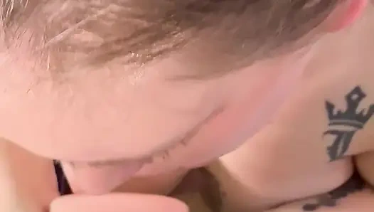 Hangi deliğin en iyisi olduğunu seçiyor