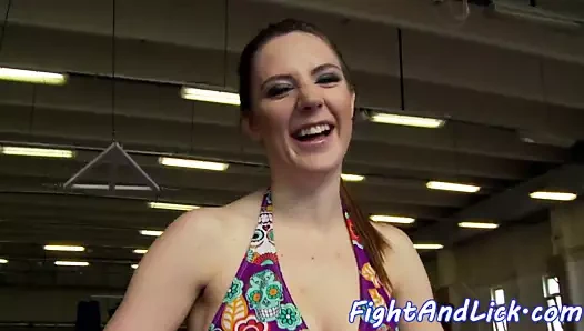 Bigtitted bebek oiledup ve memnun