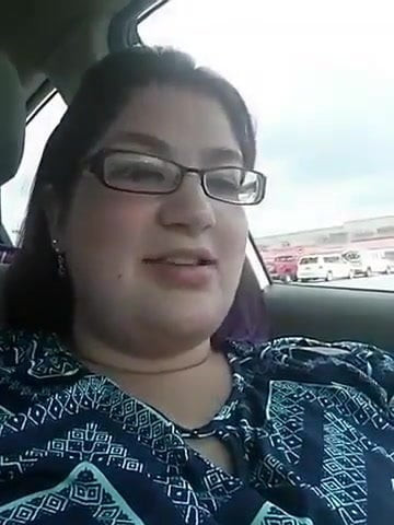 Tombul arab milf gösterileri ona göğüsler ve büyük kedi içeride araba