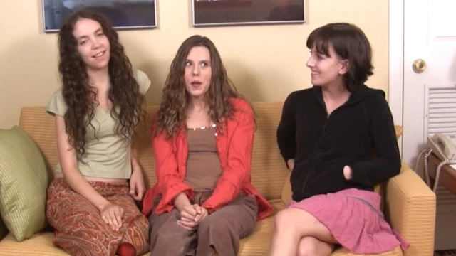 Kazıkların yüksek olduğu striptiz Kaya Kağıt Makas oyunu gecesi