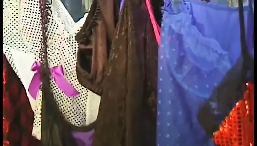 Beyaz kadın kıyafetleri satıcısı dolgulu siyah tatlı Lasha Lane'e harika indirim teklif etti