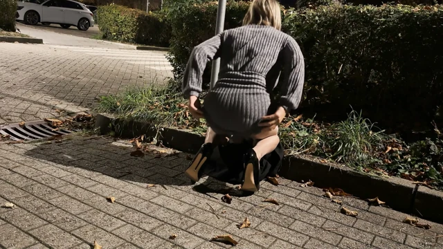 Sert sikim penis kılıfı ve külotlu çorap içinde