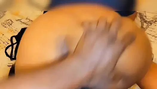 Seksi şişman götlü iri güzel kadın ve büyük zenci yarağı sert sikiş