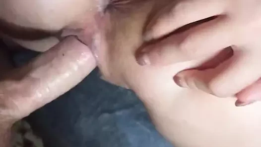 Büyük götlü ateşli orta yaşlı seksi kadın damlayan dölleniyor