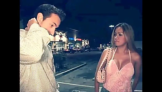 Harika büyük memeli Asyalı orta yaşlı seksi kadın sikiliyor ve büyük meme uçlarına boşalıyor