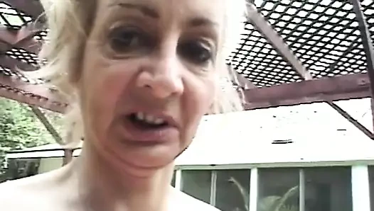 Olgun transeksüel kalın seviyor