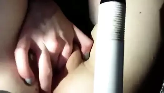 Mov4 (büyük labialı kadın onu kedi ıslak yapar)