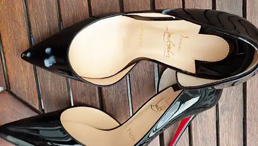 Louboutin iriza süslenmiş ile boşalmak