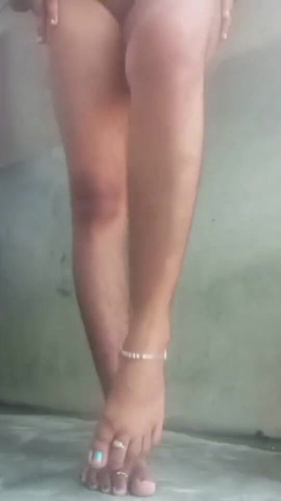 Desi girl Gudi put her finger in the pussy and tore her pussy Hindi audio | Clip 1
