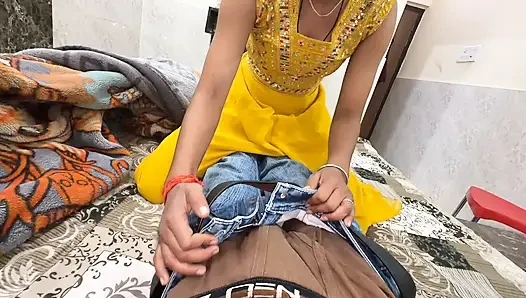 Üvey kız kardeş üvey erkek kardeşe yanlış bir jest yaparken, üvey erkek kardeş de fırsatı bırakmadı, penisi i koyun
