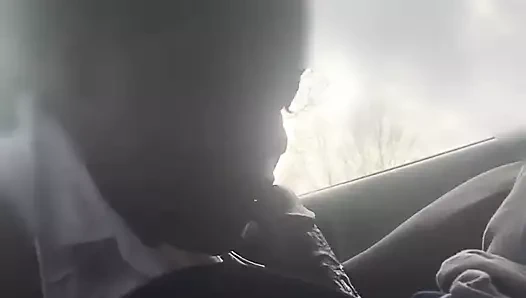 Getto sürtük erkek arkadaşı çekilmeden hemen önce sikimi emdi ve yuttu. Ağzına boşalmak zorunda kaldı