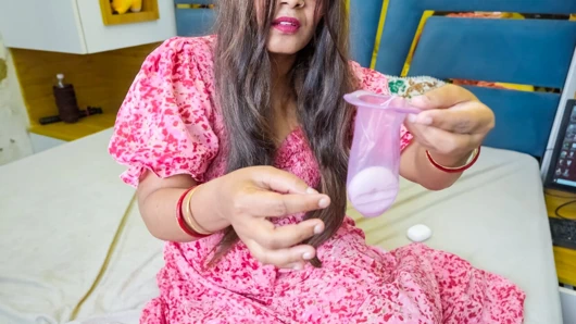 Güzel desi mallu yenge kadın prezervatifi sipariş etti ve kurye tarafından sikildi.