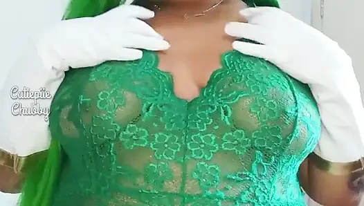 İri güzel kadın lulu cosplay büyük salatalık sikişi