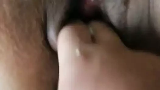 Karımı yumruklamaya çalışıyorum