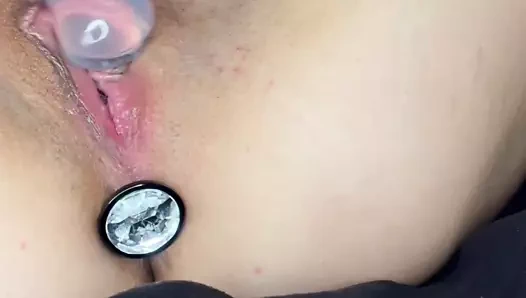 Amatör anal fiş ve yapay penis, lanet yapay penis ve anal fiş ile mastürbasyon yaparken eğlenir – Alman sürtük