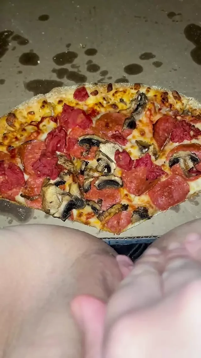 PIZZA TEEN MASTURBATION -KINKY FOOD FETISH-FEMALE WEIRD ARAB PORN-REAL ORGASM- AMATEUR- ARABIAN SNOWWHITE-USA LOS ANGELES 2025 G