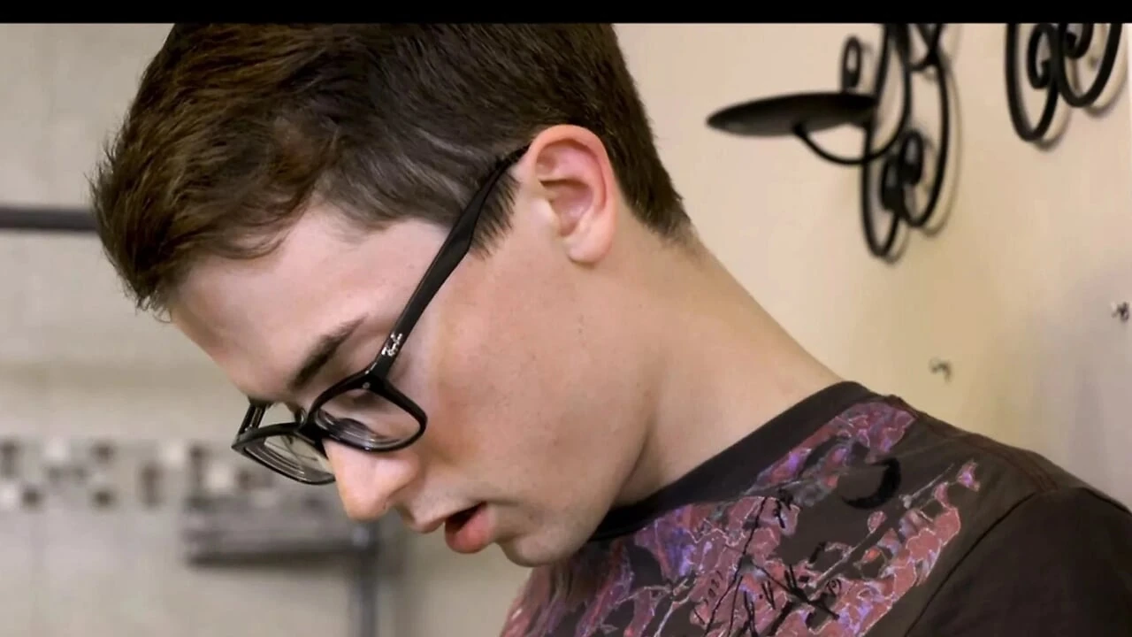 Thẳng bước đi em trai chị của anh ấy thiếu kinh nghiệm nerdy em trai