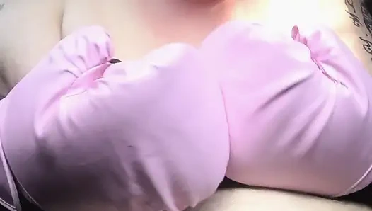 Boks ringinde sarkık memeler seni bayıltacak