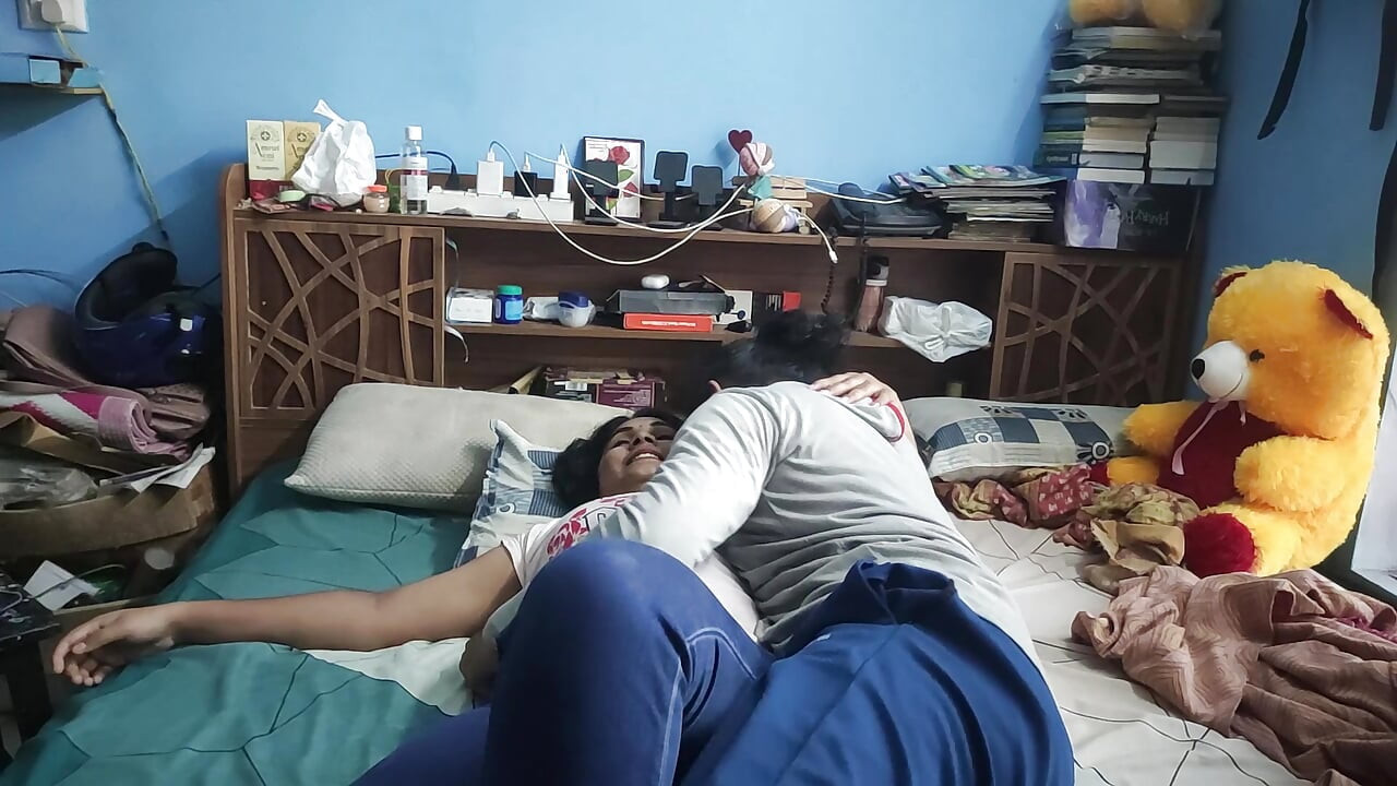 Vaishnavy ve sharun raj malayalam seks yapıyor, Mallu çift ateşli seks ve komik malayalam konuşması, Mallu çift ateşli romantizm seksi